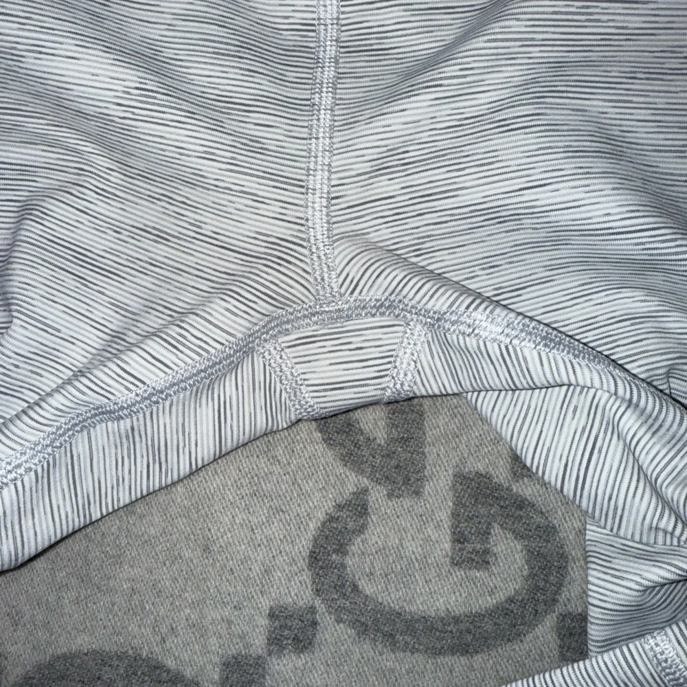 Lululemon Wunder Under Luxtreme 28, size 6 - Picture 6 of 13